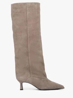 Estro: Beżowe kozaki damskie z weluru naturalnego na niskim obcasie kielichowym