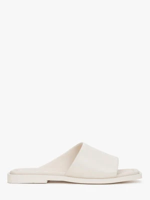 Estro: Białe klapki damskie z czubkiem w kwadrat ze skóry naturalnej