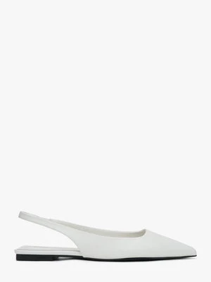 Estro: Białe sandały damskie typu slingback na płaskim obcasie z czubkiem w szpic