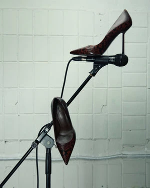 Estro: Brązowe buty na wysokim obcasie ze wzorem z imitacji wężowej skóry