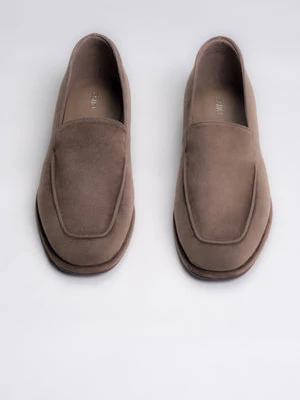 Estro: Brązowe mokasyny damskie z miękkiego weluru naturalnego