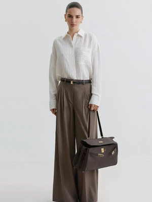 Estro: Ciemnobrązowa torba damska na ramię ze złotymi okuciami