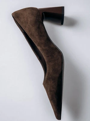 Estro: Ciemnobrązowe buty na stabilnym słupku z weluru naturalnego z czubkiem w szpic