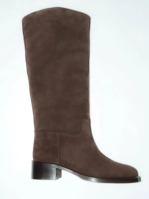 Estro: Ciemnobrązowe kozaki damskie z weluru naturalnego na niskim obcasie