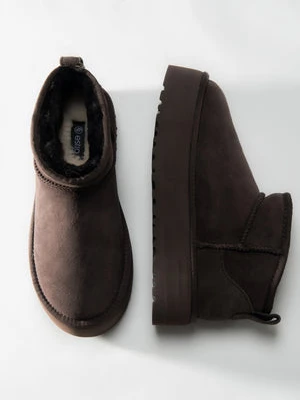 Estro: Ciemnobrązowe niskie śniegowce damskie z weluru naturalnego z futrzanym wsadem