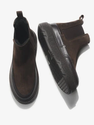 Estro: Ciemnobrązowe sztyblety damskie z włoskiego weluru naturalnego z futrem