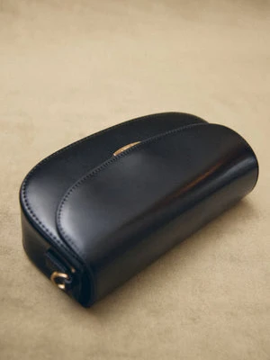 Estro: Czarna torebka damska na ramię w kształcie podkowy ze skóry naturalnej