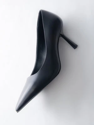 Estro: Czarne buty damskie na obcasie w szpic ze skóry naturalnej