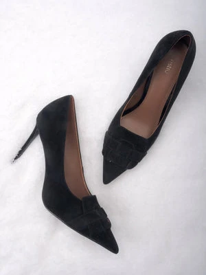 Estro: Czarne buty na wysokim obcasie z ozdobną aplikacją z weluru naturalnego