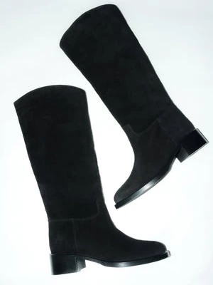 Estro: Czarne kozaki damskie z weluru naturalnego na niskim obcasie