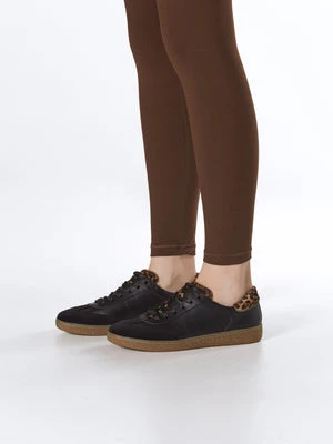 Estro: Czarne trampki damskie z włoskiej skóry naturalnej ze zwierzęcym wzorem