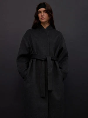 Estro: Długi ciemnoszary płaszcz damski wiązany w pasie z wełny wielbłądziej i kaszmiru