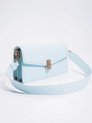 Estro: Elegancka jasnoniebieska torebka damska na ramię ze złotymi detalami