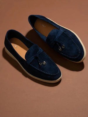 Estro: Granatowe mokasyny damskie z weluru z ozdobnym chwostem