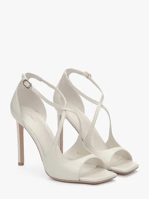 Estro: Jasnobeżowe sandałki damskie na szpilce z ozdobnym zapięciem