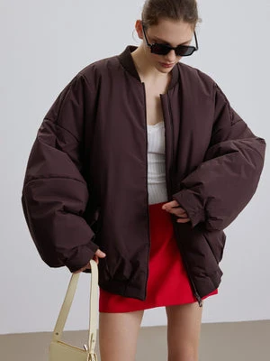 Estro: Krótka ciemnobrązowa bomberka damska ze stójką o kroju oversize