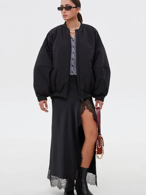 Estro: Krótka czarna bomberka damska ze stójką o kroju oversize