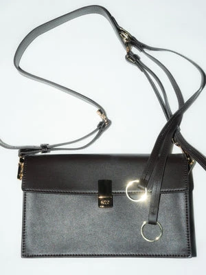 Estro: Mała ciemnobrązowa skórzana torebka damska na ramię ze złotymi okuciami