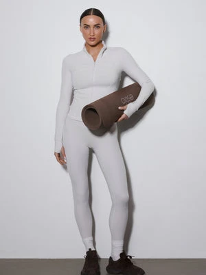 Estro: Mlecznobeżowy komplet dresowy: bluza ze stójką i spodnie slim fit