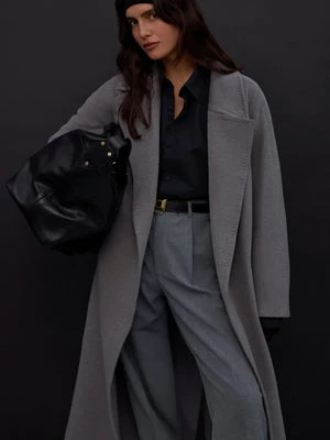 Estro: Szary płaszcz damski do kostek z wełną i szerokim kołnierzem