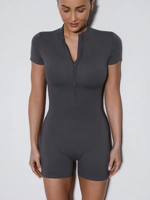Estro: Szary sportowy kombinezon damski slim fit z krótkim rękawem i nogawką
