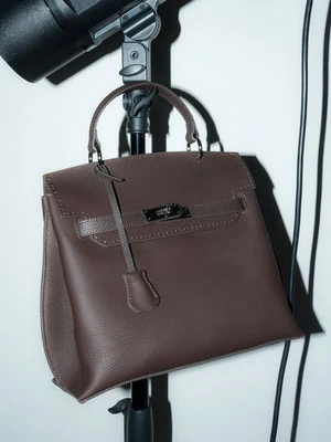 Estro: Torebka damska ze skóry naturalnej typu kuferek w kolorze ciemnobrązowym