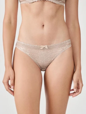 Figi z opalizującej koronki Etam