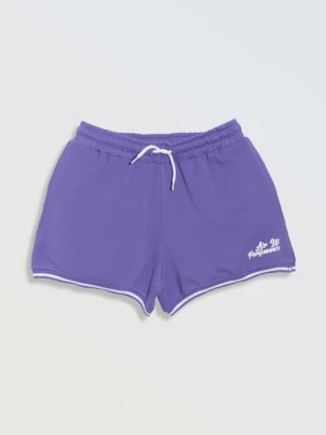 Fioletowe krótkie spodenki wykończone kontrastową lamówką Reporter