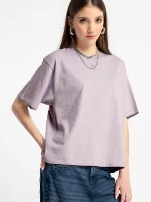 Fioletowy t-shirt z autorską grafiką z tyłu Reporter Young