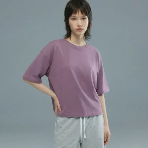 Fiołkowa koszulka cropped z okrągłym dekoltem House