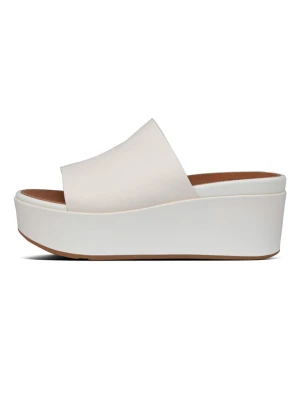 fitflop Skórzane klapki w kolorze kremowym na koturnie rozmiar: 37