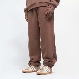 Fluffy Sweatpants chocolatebrown, markiUrban Classics, Spodnie dresowe, w kolorze brązowy, rozmiar: