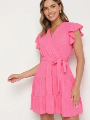 Fuksjowa Kopertowa Sukienka Ozdobiona Falbanami i Paskiem Liliessa j studio