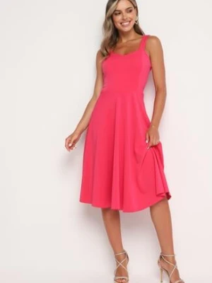 Fuksjowa Rozkloszowana Sukienka Midi na Ramiączkach z Głębokim Dekoltem Maudia