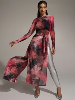 Fuksjowa Siateczkowa Sukienka Bodycon w Marmurkowy Wzór z Rozcięciem na Dole Valerimes by swan