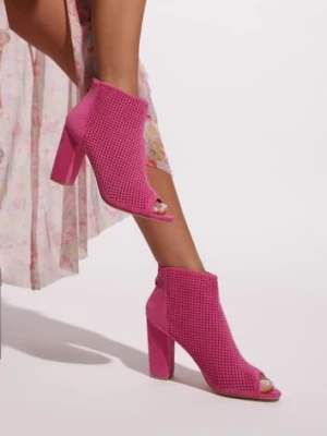 Fuksjowe Ażurowe Sandały Vices z Imitacji Zamszu na Słupku Finiri