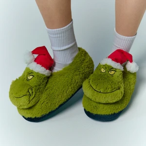 Futrzane zielone kapcie Grinch House