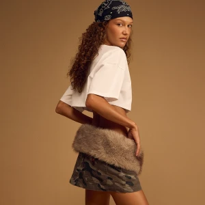 Futrzany brązowy pasek z wiązaniem House