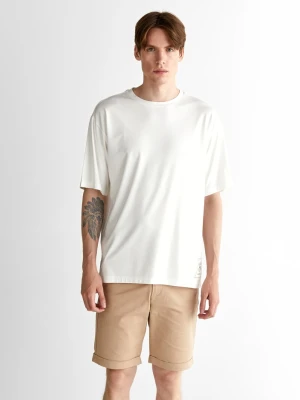 Kremowa męska koszulka z logo, relaxed fit, z okrągłym dekoltem GANT