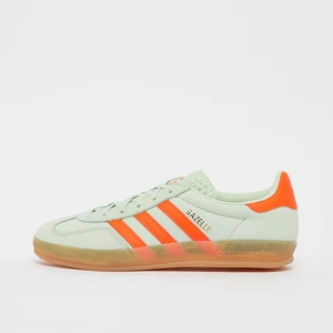 Gazelle Indoor W linen green/solar orange/GUM 3, marki adidas OriginalsFootwear, w kolorze Zielony, rozmiar