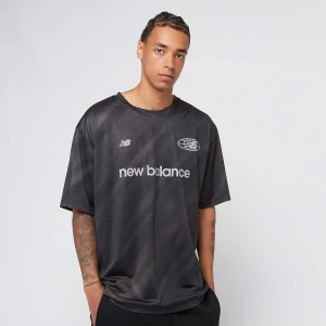 New Balance Geometric Poly Tee mężczyźni T-Shirty i Polo czarny rozmiar Odzież