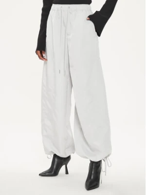 Gestuz Spodnie materiałowe 10908112 Szary Relaxed Fit