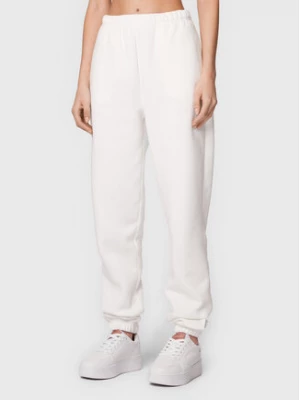 Gina Tricot Spodnie dresowe Basic 87590 Biały Regular Fit