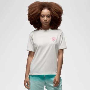 Zdjęcie produktu Jordan Girlfriend Graphics Tee Rose kobiety T-Shirty i Polo beż rozmiar Odzież