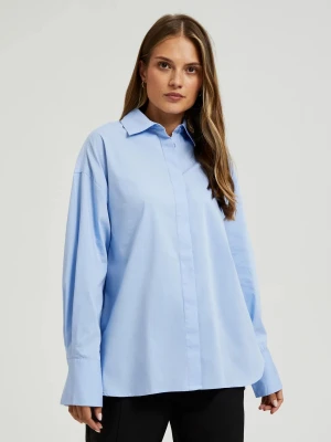 Gładka koszula z przedłużonym tyłem niebieska Moodo