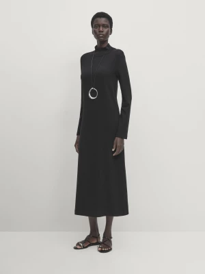 Gładka Sukienka Średniej Długości Z Golfem - Czarny - - Massimo Dutti - Kobieta