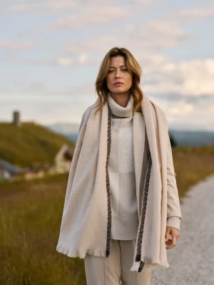 Gładki szal beżowy Moodo