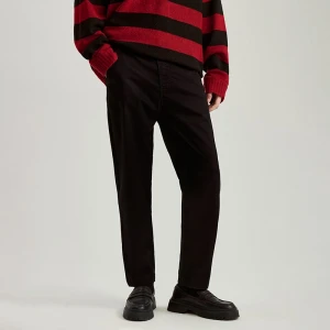 Gładkie spodnie chino fit czarne House