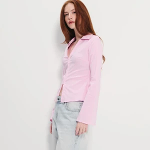 Gorsetowa bluzka z dekoltem w serek jasnoróżowa House