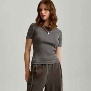 Grafitowa koszulka basic w prążki z okrągłym dekoltem House